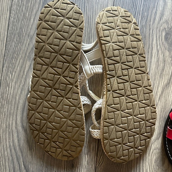 Bundle SHEIN Red and Cream Women's Sandals - Picture 6 of 6